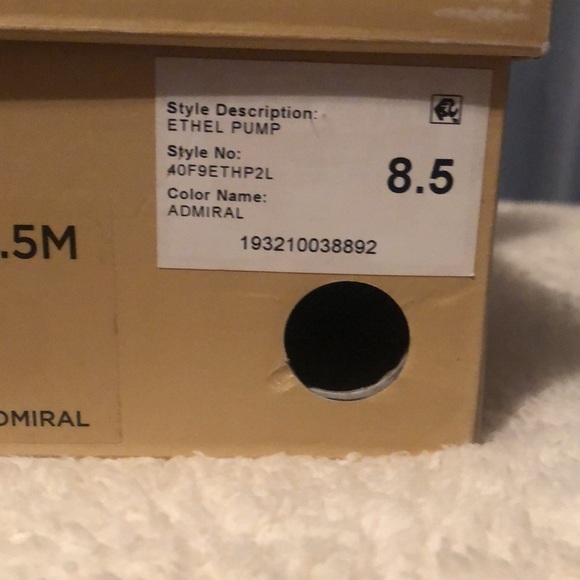 Michael Kors - Ethel pump - 4” heel -Size 8.5 color Blue - Picture 4 of 5